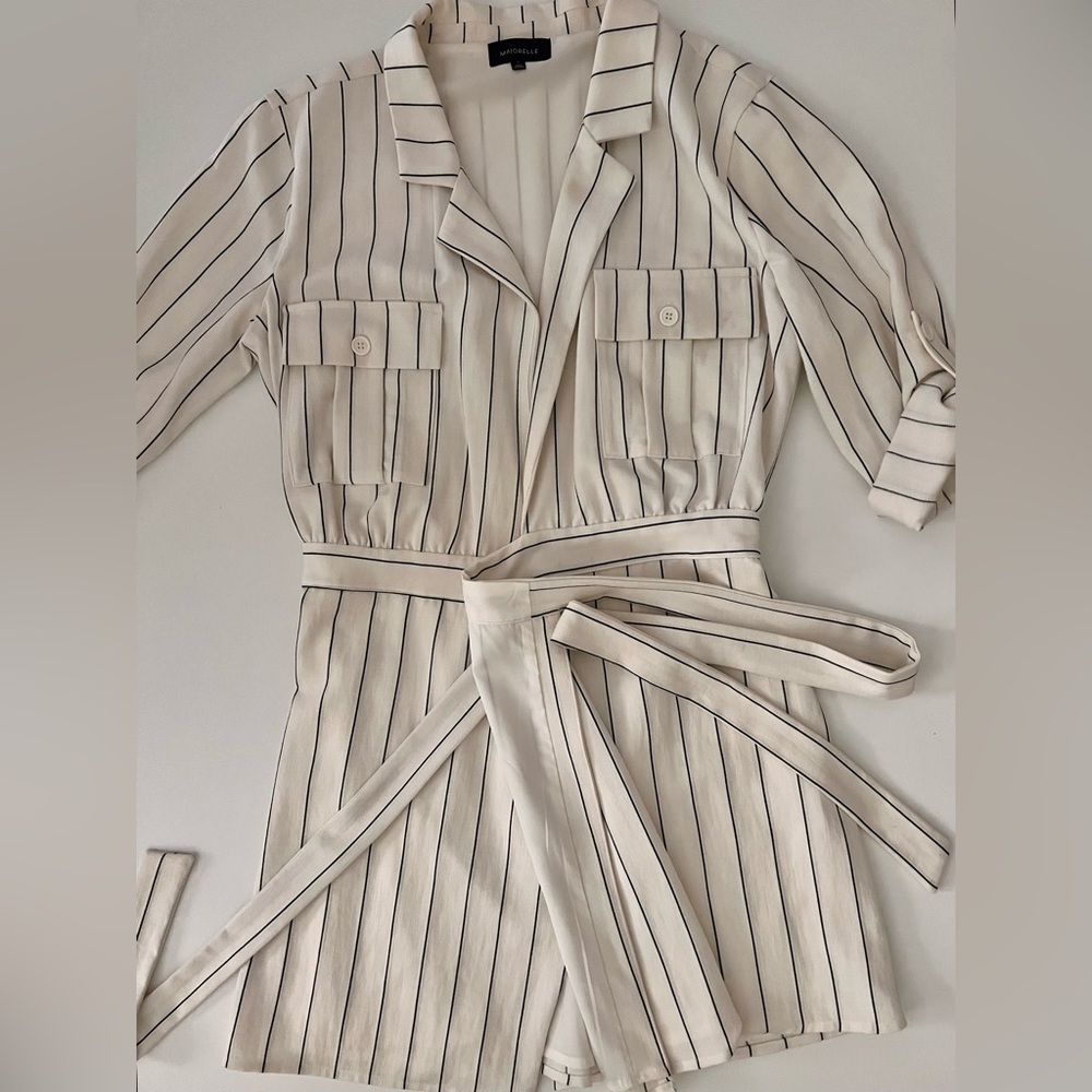 Beckett Dress in White & Navy
MAJORELLE - Picture 10 of 12